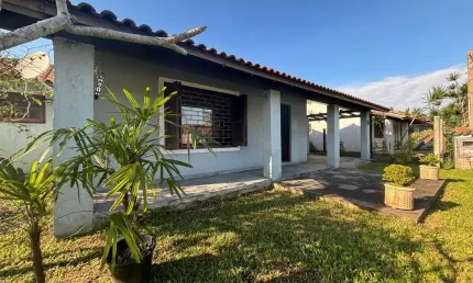 Casa para Venda em Imbé, Centro, 3 dormitórios, 1 suíte, 2 banheiros, 1 vaga