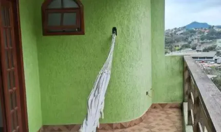 Quatro casas com um salão comercial para vendo no Jardim Isaura - R$ 1.100.000,00.