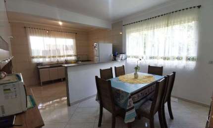 Sobrado Espaçoso Na Vila Lourdes, Carapicuíba - Pronto Para Ampliação E Financiamento