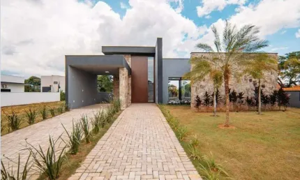 Casa à venda no bairro Alphaville, em Santana de Parnaíba - SP
