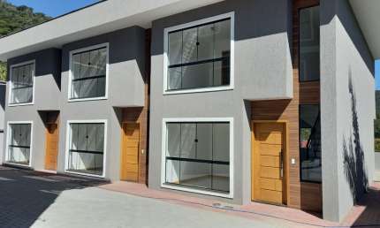 Casa Prontas - Lançamento! À PARTIR DE R$ 660.000,00, Todas 3Qtºs (2Stes), 2 Vagas, Bairro super tranquilo.