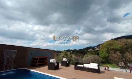 Magnífica casa em bairro nobre 4 suítes, piscina, churrasqueira por R$2.900.000,00