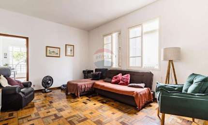 'Apartamento à venda no bairro Petrópolis de 2 Dormitórios com excelente precificação'