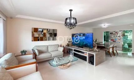 Casa com 3 quartos à venda na Rua Gutemberg, 2924, Água Verde, Curitiba