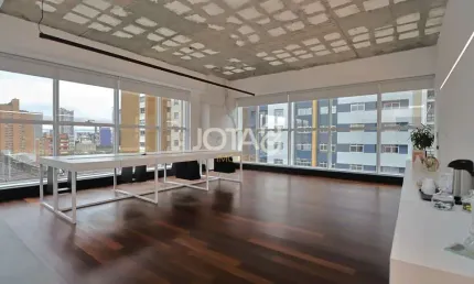 Ponto comercial com 4 salas para alugar na Rua Emiliano Perneta, 822, Centro, Curitiba