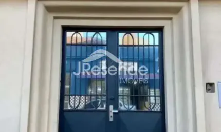 Alugo/Vendo apto 1 dormitório, bem localizado, Centro, condomínio baixo.