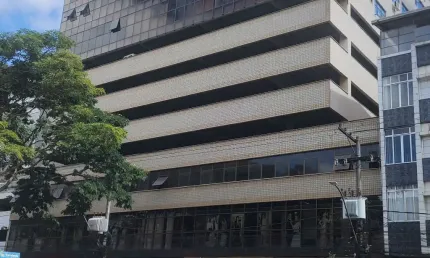 Vendo consultório dentário completo no centro da cidade, porteira fechada!