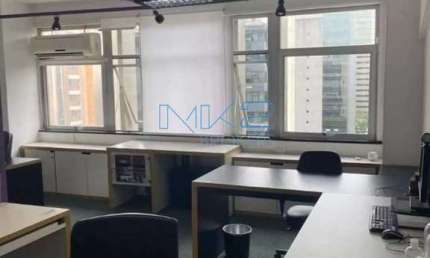 Andar corporativo totalmente mobiliado para venda e locação, ao lado da estação Berrini, Cidade Mon