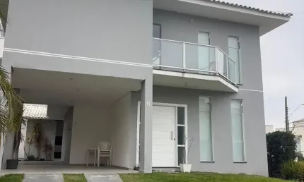 Casa para locação em condomínio fechado no centro de balneário piçarras