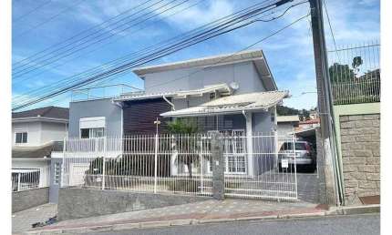 Casa com 4 dormitórios à venda, 316 m² - Centro - São José/SC