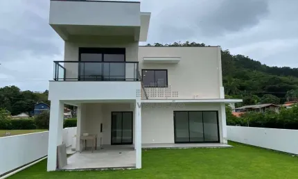 Casa Alto Padrão 230 m² em Condomínio Fechado com 3 Suítes Canasvieiras Florianópolis Brasil