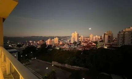Linda Cobertura com 3 Suítes  - Barreiros - São José/SC