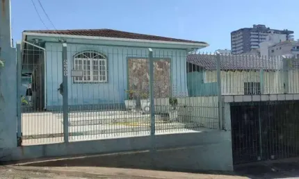 Casa 03 dorms, sendo1 suíte, com edícula e 2 vagas em barreiros próximo a faculdade estácio -  barreiros- são josé sc r$ 730.000,00