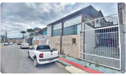 Casa com 2 quartos para alugar na Rua dos Pássaros, Lisboa, São José
