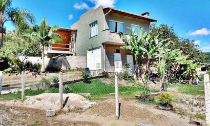 CASA 04 Quartos, 11 Vagas - Três Riachos - Santa Catarina