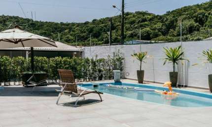 Maravilhosa Casa com 05 Suítes, 450 m² e Terreno de 1.000 m² - Praia do Antenor - Santa Catarina