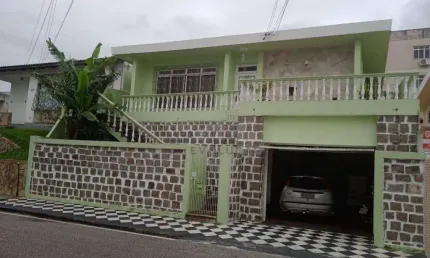 Casa com 3 dormitórios à venda - Barreiros - São José/SC