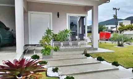 Casa 3 dormitórios em Condomínio Fechado - R$1.390.000,