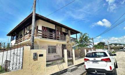 Casa, 4 dormitórios, vagas de garagens, piscina, bairro Forquilhinha, São José/SC