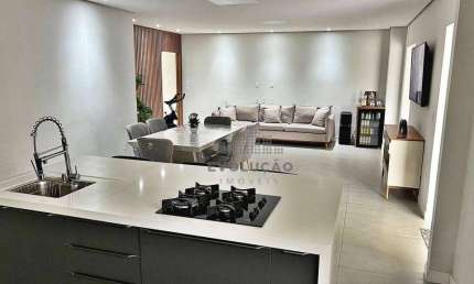 Casa com 3 dormitórios  2 suítesà venda, 200 m² por R$ 890.000 - Serraria - São José/SC