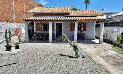 Casa 2 quartos, 2 vagas, amplo terreno - aririú da formiga - santa catarina