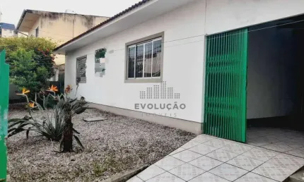 Casa com 3 Dorms sendo 01 Suíte - Campinas - São José/SC
