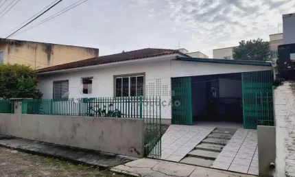 Casa com 3 Dorms sendo 01 Suíte - Campinas - São José/SC