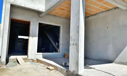 Sobrado com 03 Dorms, sendo 02 Suítes em Forquilhinhas - São José SC