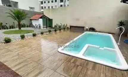CASA 03 Quartos, Piscina, 2 Vagas - Fundos - Biguaçú