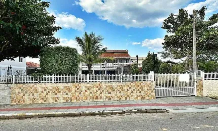 Casa com 4 suítes, 300,00 metros do mar, Praia do Sonho, Palhoça/SC