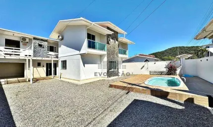 Casa com 6 dormitórios, 2 suítes, 4 vagas de garagens, bairro Guarda do Cubatão, Palhoça/SC