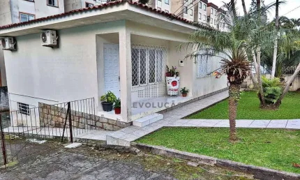 Casa Residencial/Comercial com 3 Dorms, 195 m² - Ipiranga - São José/SC