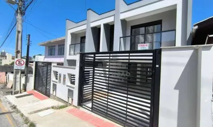 Lindo Sobrado com 3 dormitórios à venda, 179 m²  Barreiros - São José/SC