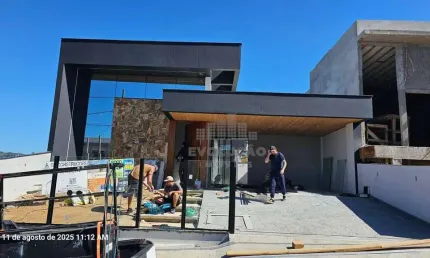 Excelente casa com 136 m² - 3 dormitórios (suíte), piscina- palhoça/sc