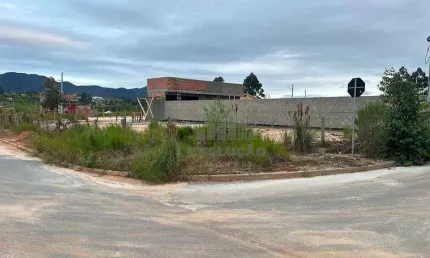 Terrenode esquina com 360 m² - ganchos do meio - governador celso ramos/sc