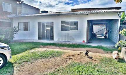 CASA 2 Quartos, 5 Vagas, Amplo Terreno - Alto Aririú