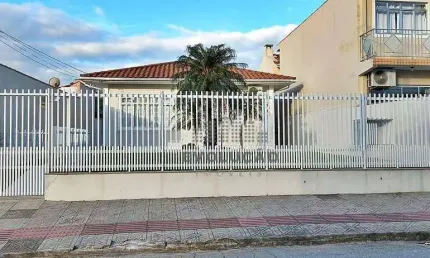 CASA 3 Quartos, 5 Vagas, Edícula - Fazenda Santo Antônio.