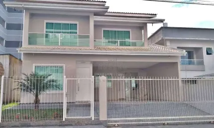 CASA 3 Quartos, 1 Suíte,  3 Sacadas,  4 Vagas - Pagani