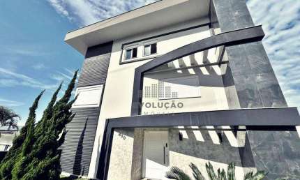 Mansão Completamente Mobiliada em Condomínio Fechado