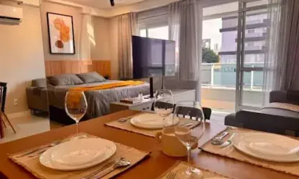 Studio 100% Mobiliado com 48 m², Sacada e Vaga no Estreito