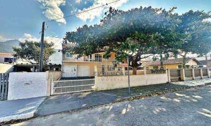 Casa para Locação, 4 dormitórios, próximo do mar, amplo terreno, Praia de Fora, Palhoça/SC