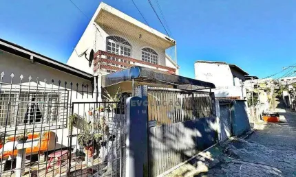 Casa com 2 dormitórios em Capoeiras - Florianópolis/SC