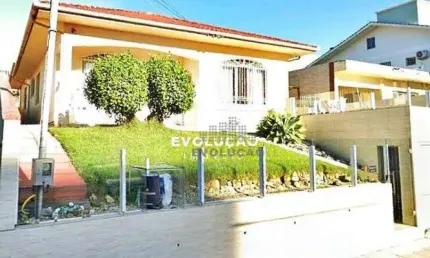 Ótima Casa 4 Dormitórios com 2 Suítes - Areias São José SC..