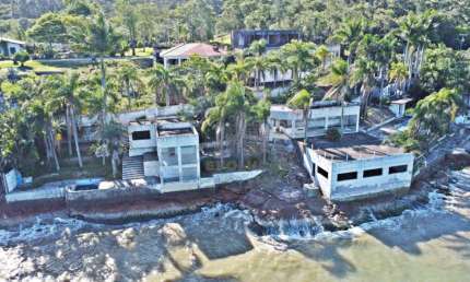 Casa com 11 Suítes, 10 Vagas - São Miguel - Biguaçu