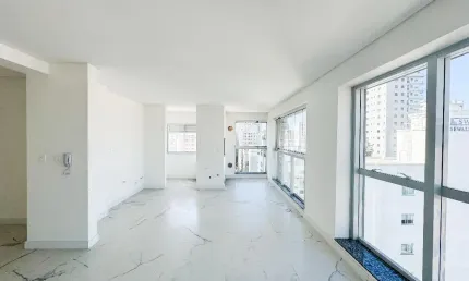 Apartamento com 3 quartos à venda na Rua 242, 688, Meia Praia, Itapema