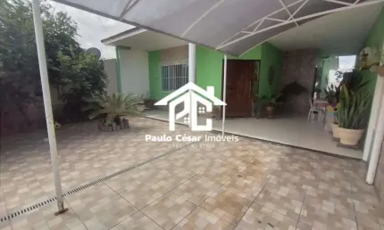 Ótima Casa a aproximadamente 300 metros da Lagoa, casa composta de: 03 quartos sendo 01 suíte, ampla sala, copa, cozinha com móveis planejados, jardim