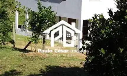 Sítio com 7 alqueires, casa sede com 04 quartos sendo 02 suítes, salão de festas, casa de caseiro, lagoa, campo de futebol, galpão para criação de fra