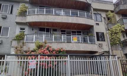 Excelente Apartamento composto por 03 quartos sendo 01 suíte, ótima sala com varanda de frente, cozinha, banheiro social, área de serviço, quarto de e