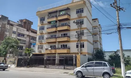 Excelente Cobertura com 05 quartos, sendo 02 suítes, uma com hidromassagem e closet, 02 salas, excelente cozinha, despensa, área de serviço, 03 banhei