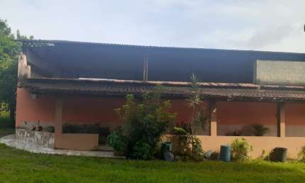 Imperdível residência à venda em Araruama-RJ, bairro Morro Grande: 8 quartos, 3 salas, 3 banheiros, 5 vagas e 500m² de área!